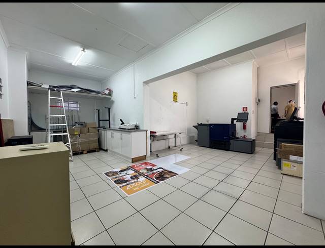 850M² WAREHOUSE FOR SALE IN BULWER
